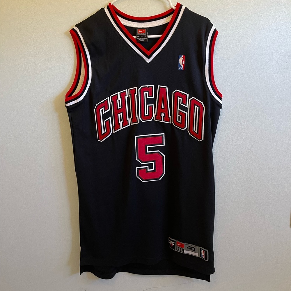 Mens authentic Nike Derrick Rose Chicago Bulls Jersey size 40